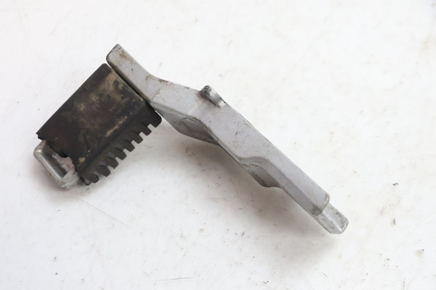 photo de PŁYTKA PODNÓŻKA PRZEDNIA PRAWA PEUGEOT 103 SPX CLIP 50 (1989 - 1992) - Zbliżenie techniczne