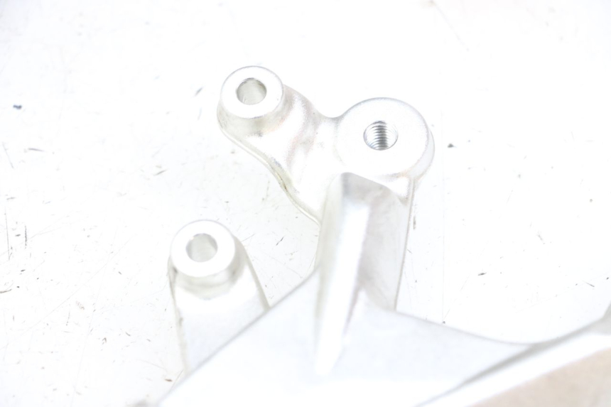 photo de PŁYTKA PODNÓŻKA PRZEDNIA PRAWA BMW S RR ABS S1000RR 1000 (2015 - 2018) - Zbliżenie techniczne