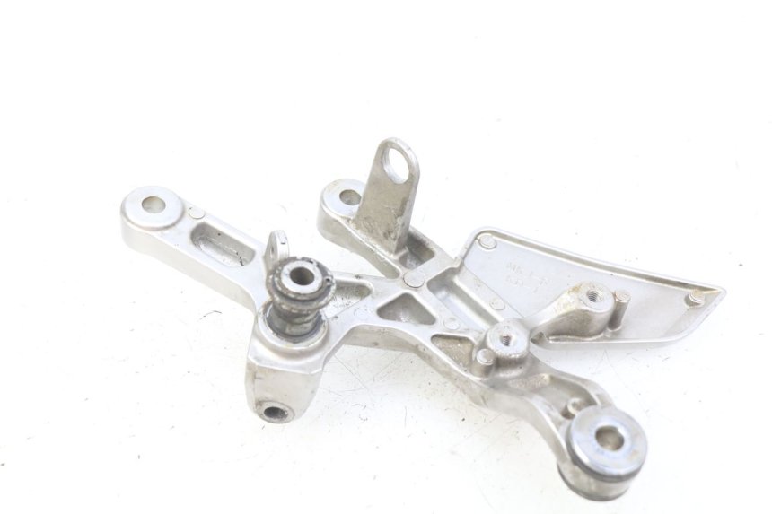 photo de PŁYTKA PODNÓŻKA PRZEDNIA PRAWA HONDA CB R 1000 (2018 - 2023) - Zoom stanu zużycia