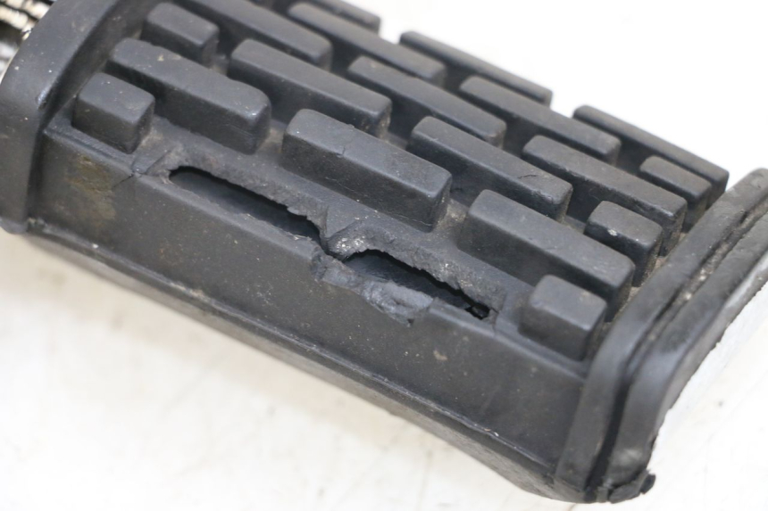 photo de PŁYTKA PODNÓŻKA PRZEDNIA PRAWA APRILIA CLASSIC 125 (1995 - 2001) - Zbliżenie techniczne