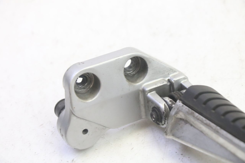 photo de PŁYTKA PODNÓŻKA PRZEDNIA PRAWA SUZUKI DL V STROM 1000 (2002 - 2007) - Szczegół części