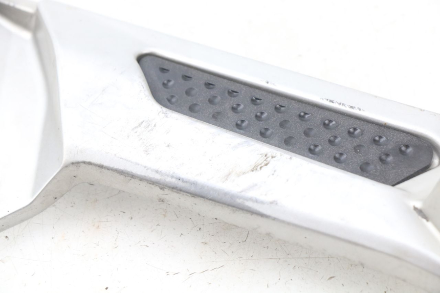 photo de PŁYTKA PODNÓŻKA PRZEDNIA PRAWA YAMAHA FJR ABS 1300 (2006 - 2012) - Zbliżenie techniczne