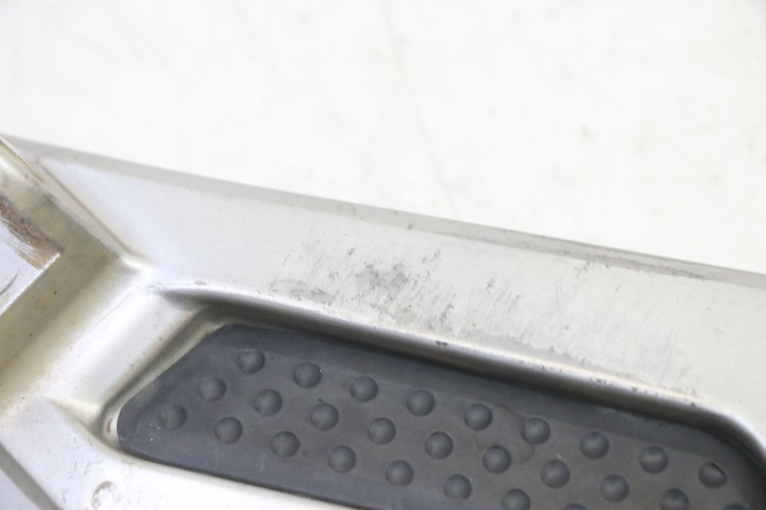 photo de PŁYTKA PODNÓŻKA PRZEDNIA PRAWA YAMAHA FJR ABS 1300 (2006 - 2012) - Inny kąt widzenia