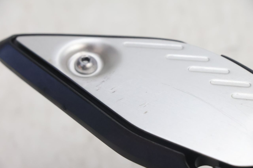 photo de PŁYTKA PODNÓŻKA PRZEDNIA PRAWA YAMAHA FZ8 800 (2010 - 2016) - Zoom stanu zużycia