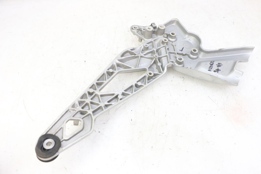 photo de PŁYTKA PODNÓŻKA PRZEDNIA PRAWA BMW G310 R 310 (2016 - 2020) - Zoom stanu zużycia