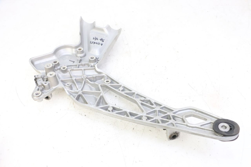 photo de PŁYTKA PODNÓŻKA PRZEDNIA PRAWA BMW G310 R 310 (2016 - 2020) - Inny kąt widzenia