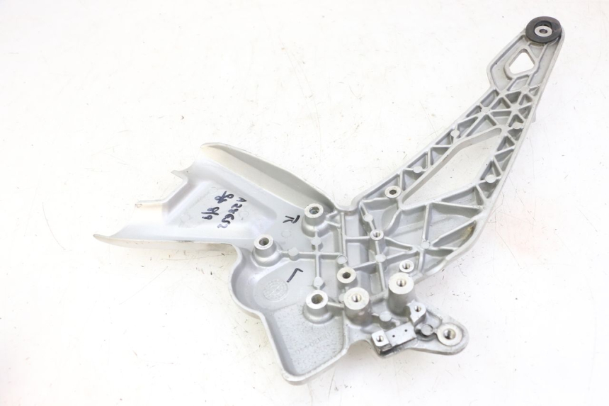 photo de PŁYTKA PODNÓŻKA PRZEDNIA PRAWA BMW G310 R 310 (2016 - 2020) - Zbliżenie techniczne