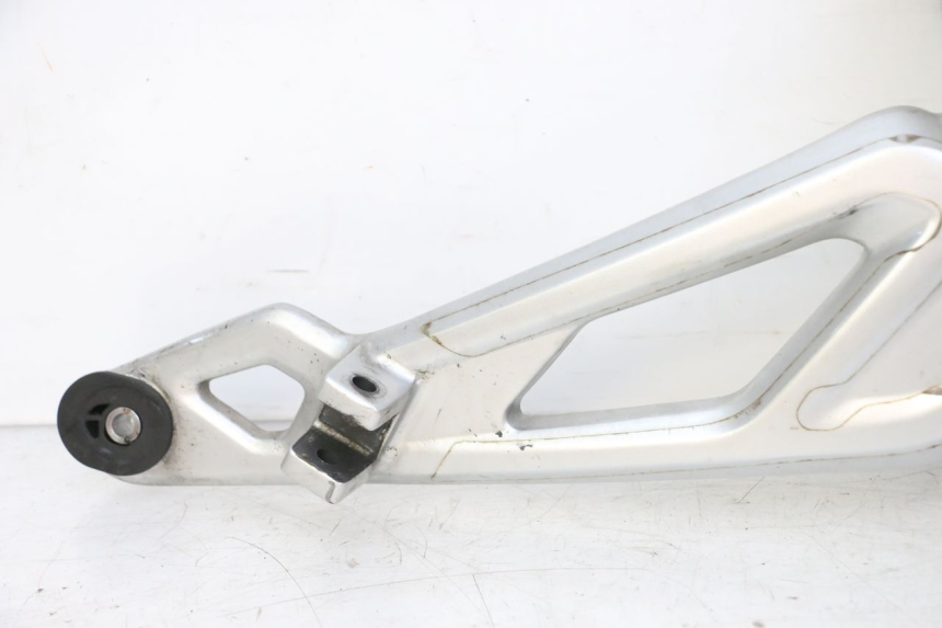 photo de PŁYTKA PODNÓŻKA PRZEDNIA PRAWA BMW G310 R 310 (2016 - 2020) - Punkty mocowania