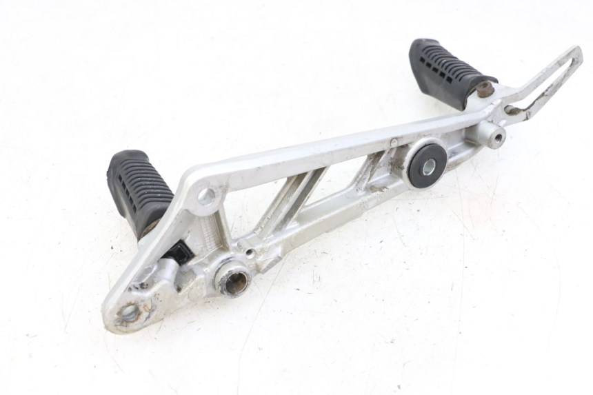 photo de PŁYTKA PODNÓŻKA PRZEDNIA PRAWA HYOSUNG GF 125 (2001 - 2005) - Punkty mocowania