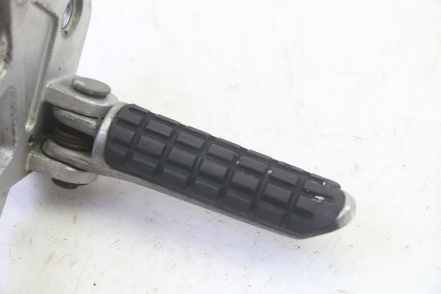 photo de PŁYTKA PODNÓŻKA PRZEDNIA PRAWA KAWASAKI GPX R WARBIRD 600 (1988 - 1993) - Zoom stanu zużycia