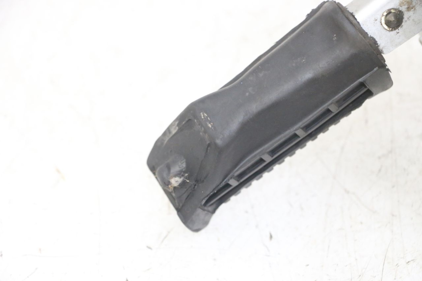 photo de PŁYTKA PODNÓŻKA PRZEDNIA PRAWA SUZUKI GS GSE 500 (2001 - 2003) - Zoom stanu zużycia