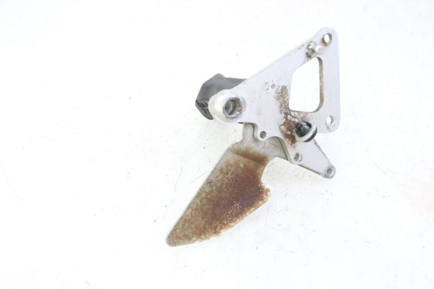 photo de PŁYTKA PODNÓŻKA PRZEDNIA PRAWA SUZUKI GS GSE 500 (2001 - 2003) - Zbliżenie techniczne