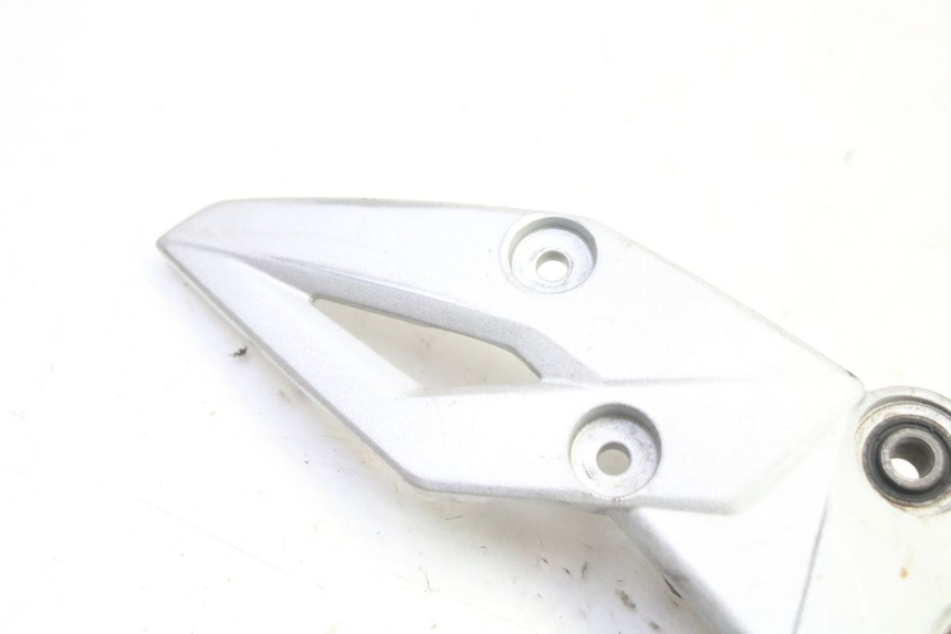 photo de PŁYTKA PODNÓŻKA PRZEDNIA PRAWA SUZUKI GSR 750 (2011 - 2017) - Szczegół części