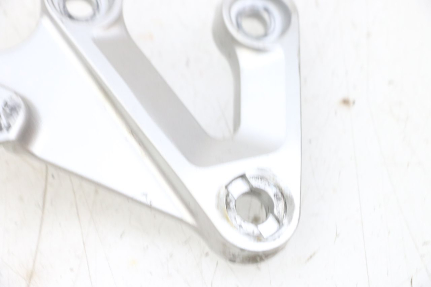 photo de PŁYTKA PODNÓŻKA PRZEDNIA PRAWA SUZUKI GSXR GSX-R 1000 (2003 - 2004) - Szczegół części