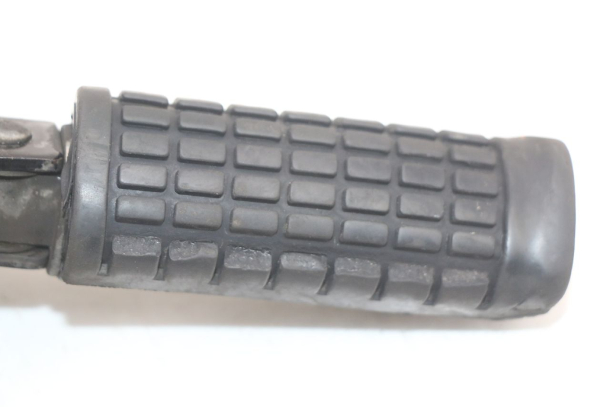 photo de PŁYTKA PODNÓŻKA PRZEDNIA PRAWA SUZUKI GZ MARAUDER 125 (1998 - 2004) - Zoom stanu zużycia