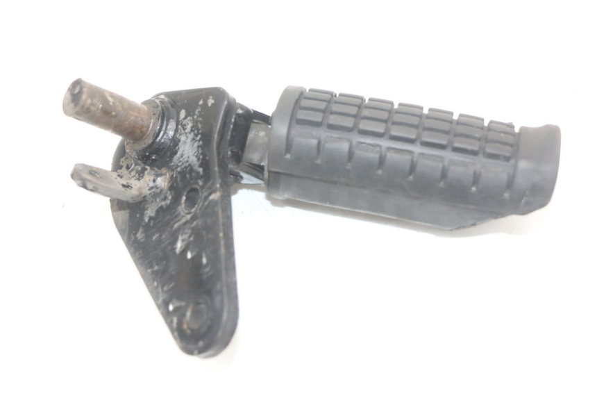 photo de PŁYTKA PODNÓŻKA PRZEDNIA PRAWA SUZUKI GZ MARAUDER 125 (1998 - 2004) - Inny kąt widzenia