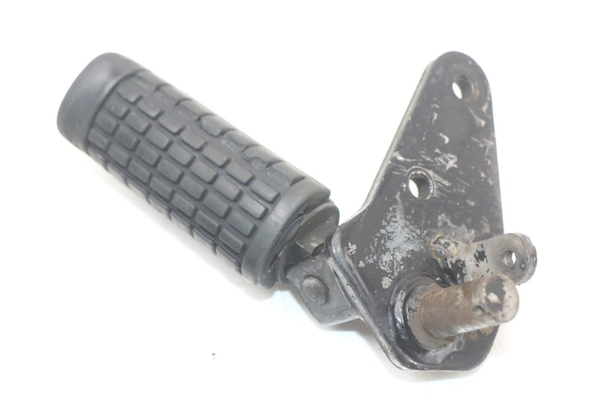 photo de PŁYTKA PODNÓŻKA PRZEDNIA PRAWA SUZUKI GZ MARAUDER 125 (1998 - 2004) - Zbliżenie techniczne