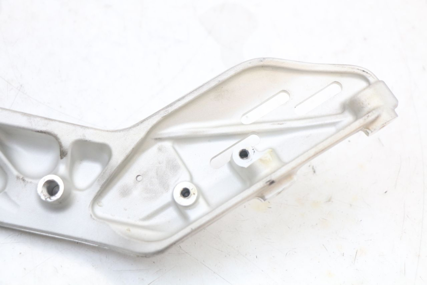 photo de PŁYTKA PODNÓŻKA PRZEDNIA PRAWA HUSQVARNA SVARTPILEN 401 (2018 - 2023) - Stan powierzchni