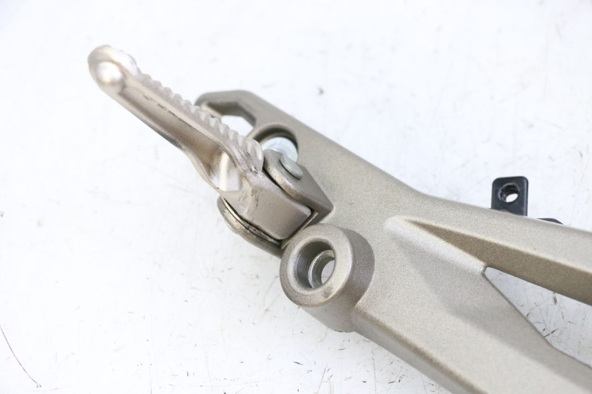 photo de PŁYTKA PODNÓŻKA PRZEDNIA PRAWA KIDEN KD125-G 125 (2018 - 2022) - Zoom stanu zużycia