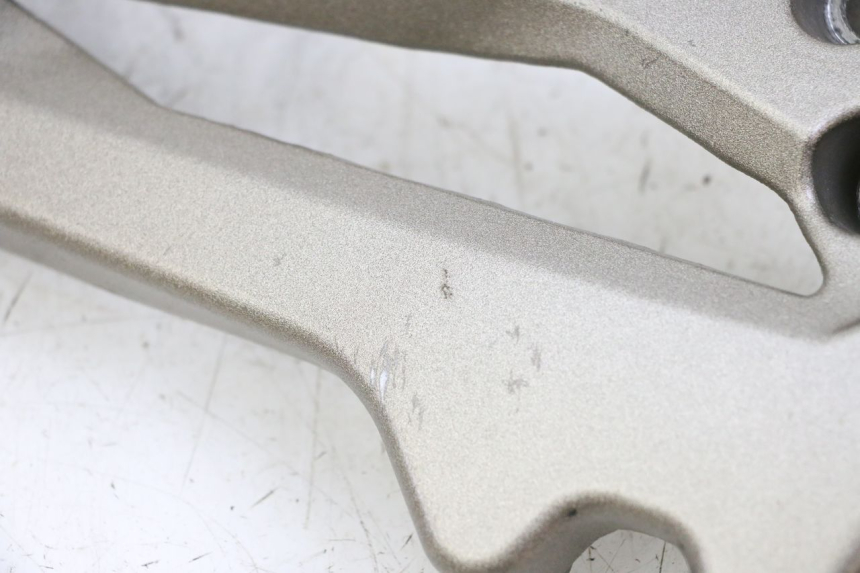 photo de PŁYTKA PODNÓŻKA PRZEDNIA PRAWA KIDEN KD125-G 125 (2018 - 2022) - Inny kąt widzenia