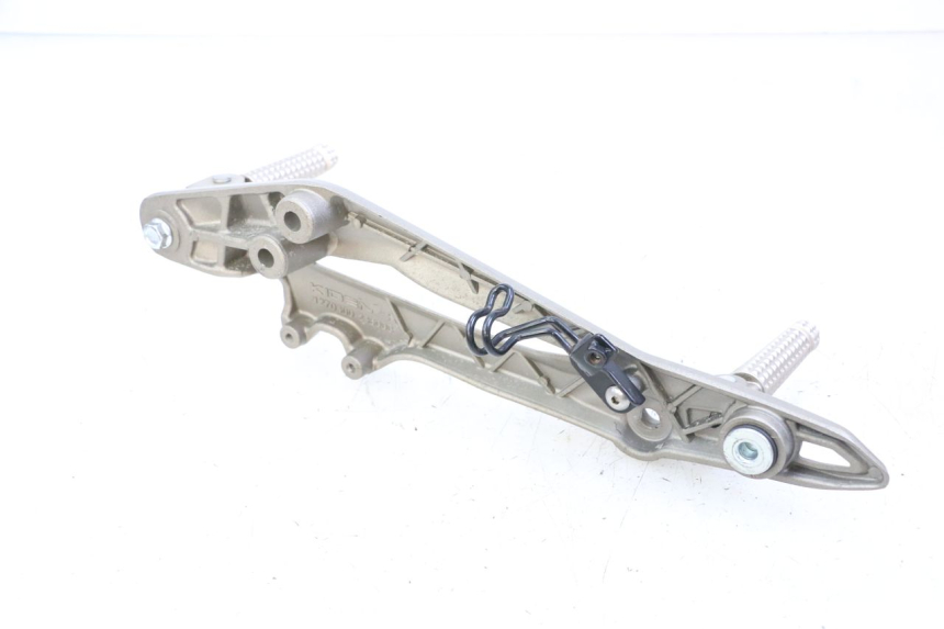 photo de PŁYTKA PODNÓŻKA PRZEDNIA PRAWA KIDEN KD125-G 125 (2018 - 2022) - Stan powierzchni