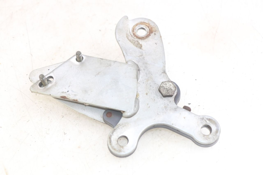 photo de PŁYTKA PODNÓŻKA PRZEDNIA PRAWA YAMASAKI ROADSTER 50 (2013 - 2018) - Zoom stanu zużycia