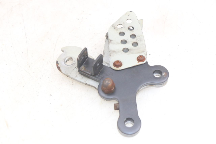 photo de PŁYTKA PODNÓŻKA PRZEDNIA PRAWA YAMASAKI ROADSTER 50 (2013 - 2018) - Zbliżenie techniczne