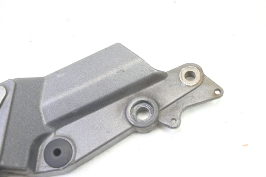 photo de PŁYTKA PODNÓŻKA PRZEDNIA PRAWA TRIUMPH SPRINT 900 (1995 - 1998) - Zoom stanu zużycia