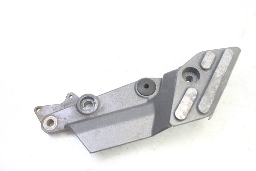 photo de PŁYTKA PODNÓŻKA PRZEDNIA PRAWA TRIUMPH SPRINT 900 (1995 - 1998) - Inny kąt widzenia