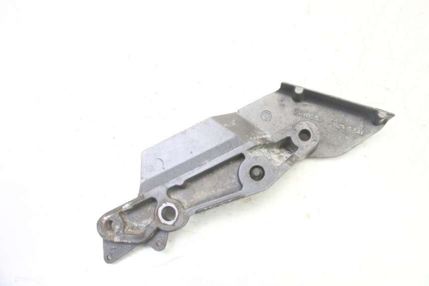 photo de PŁYTKA PODNÓŻKA PRZEDNIA PRAWA TRIUMPH SPRINT 900 (1995 - 1998) - Zbliżenie techniczne