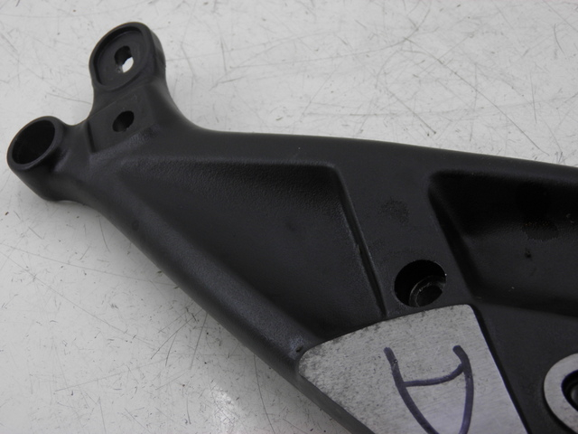 photo de PŁYTKA PODNÓŻKA PRZEDNIA PRAWA TRIUMPH TROPHY 1200 (1996 - 2003) - Zoom stanu zużycia