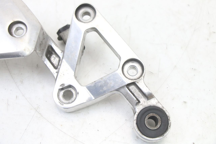 photo de PŁYTKA PODNÓŻKA PRZEDNIA PRAWA YAMAHA FZS FAZER 600 (2001 - 2003) - Zoom stanu zużycia