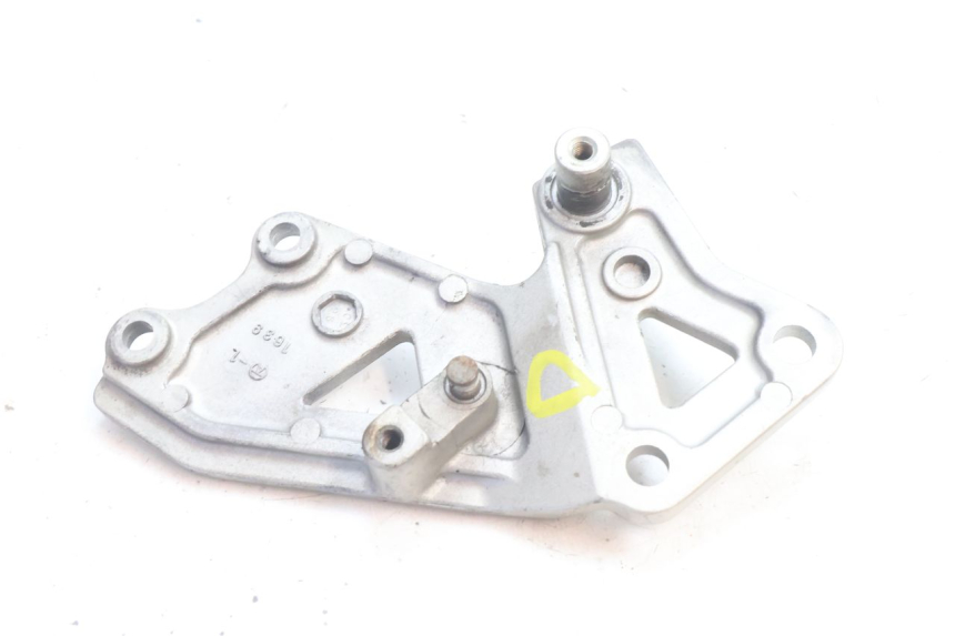 photo de PŁYTKA PODNÓŻKA PRZEDNIA PRAWA KAWASAKI ZZR 600 (1995 - 2004) - Zbliżenie techniczne