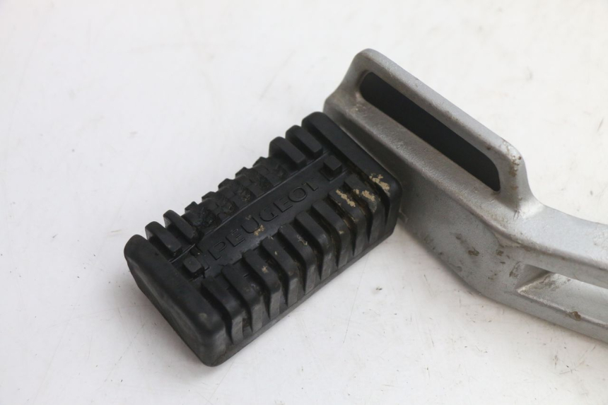 photo de PŁYTA PODNÓŻKA PRZEDNIEGO LEWEGO PEUGEOT 103 SPX CLIP 50 (1989 - 1992) - Szczegół części