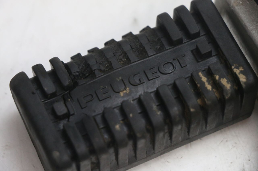 photo de PŁYTA PODNÓŻKA PRZEDNIEGO LEWEGO PEUGEOT 103 SPX CLIP 50 (1989 - 1992) - Zoom stanu zużycia