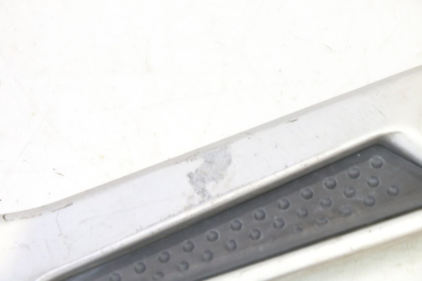 photo de PŁYTKA PODNÓŻKA PRZEDNIA LEWA YAMAHA FJR ABS 1300 (2006 - 2012) - Zbliżenie techniczne