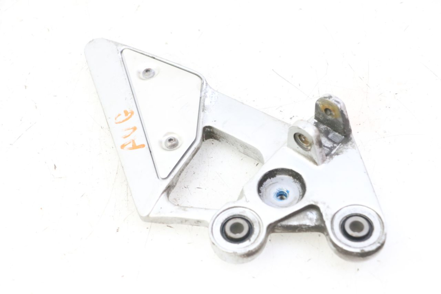 photo de PŁYTKA PODNÓŻKA PRZEDNIA LEWA YAMAHA FZ6 FAZER S2 600 (2007 - 2011) - Zbliżenie techniczne