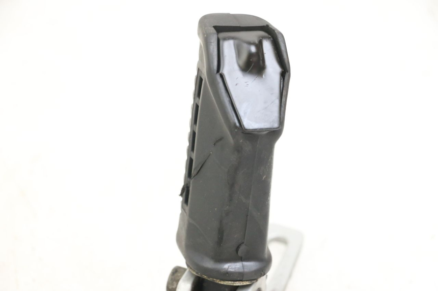 photo de PŁYTKA PODNÓŻKA PRZEDNIA LEWA HYOSUNG GF 125 (2001 - 2005) - Inny kąt widzenia