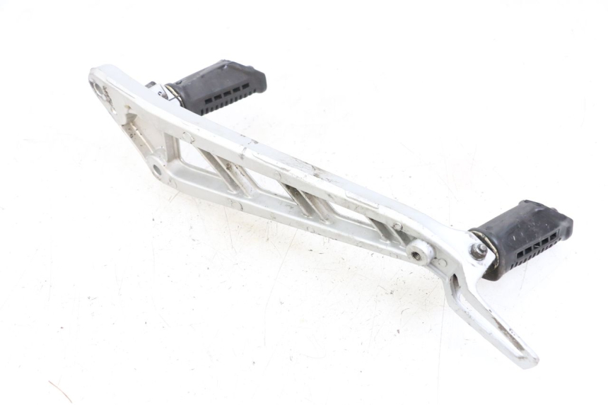 photo de PŁYTKA PODNÓŻKA PRZEDNIA LEWA HYOSUNG GF 125 (2001 - 2005) - Zbliżenie techniczne