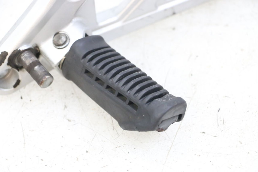 photo de PŁYTKA PODNÓŻKA PRZEDNIA LEWA HYOSUNG GF 125 (2001 - 2005) - Część sprawdzona