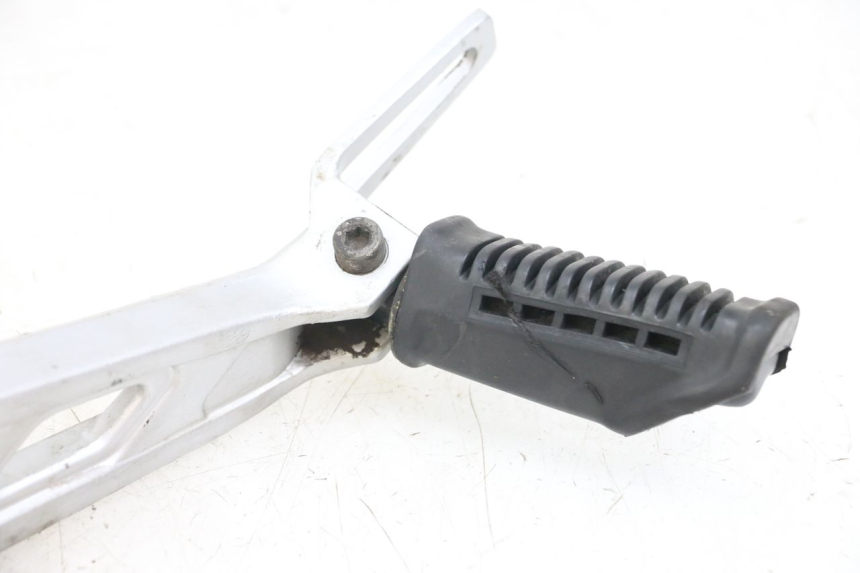 photo de PŁYTKA PODNÓŻKA PRZEDNIA LEWA HYOSUNG GF 125 (2001 - 2005) - Oznaczenia i referencje