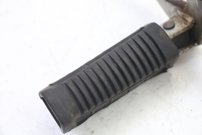 photo de PŁYTKA PODNÓŻKA PRZEDNIA LEWA SUZUKI GS GSE 500 (2001 - 2003) - Inny kąt widzenia