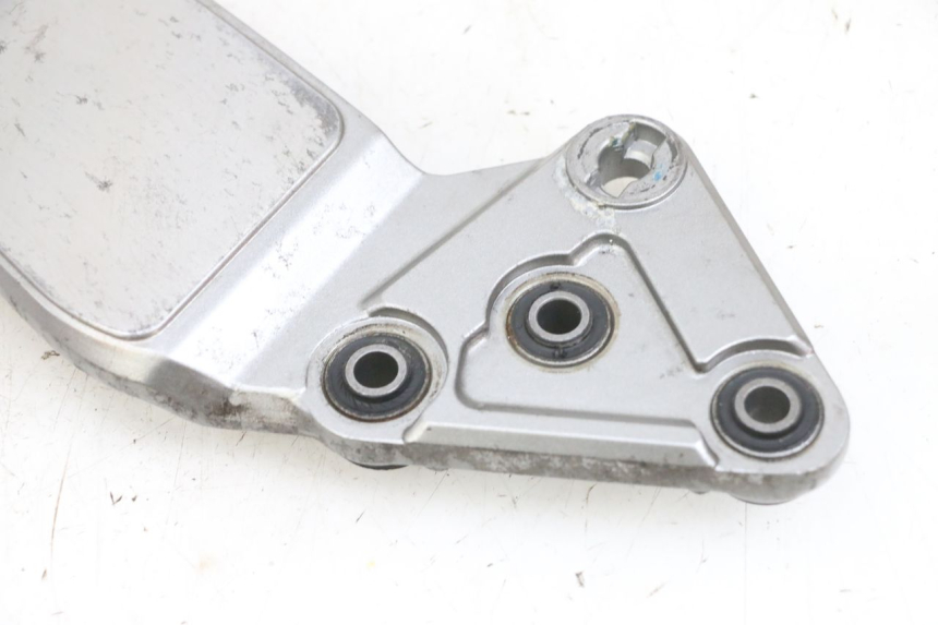 photo de PŁYTKA PODNÓŻKA PRZEDNIA LEWA SUZUKI GSF N BANDIT 600 (1996 - 1999) - Inny kąt widzenia