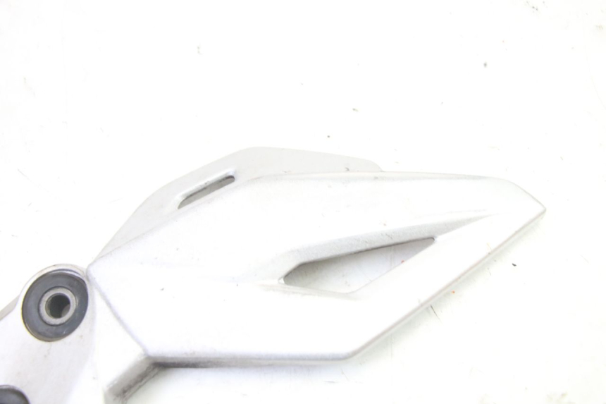 photo de PŁYTKA PODNÓŻKA PRZEDNIA LEWA SUZUKI GSR 750 (2011 - 2017) - Zoom stanu zużycia