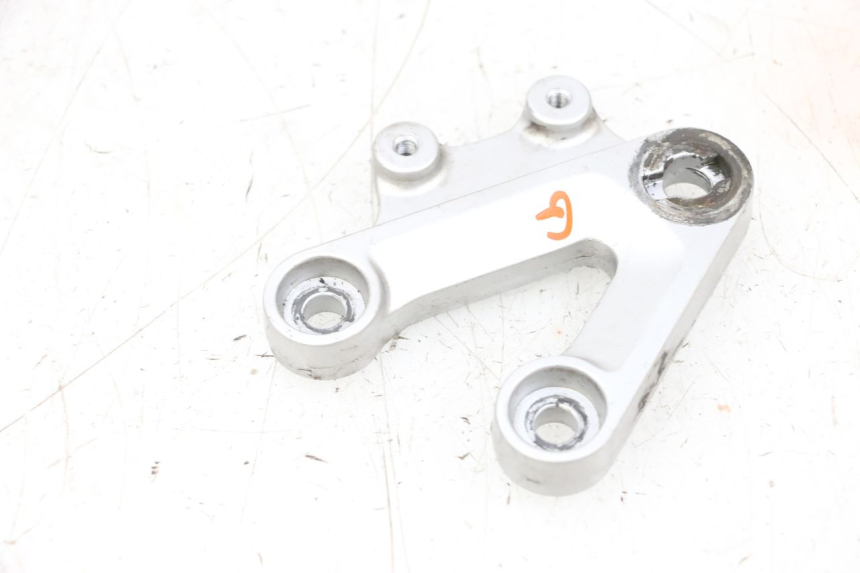 photo de PŁYTKA PODNÓŻKA PRZEDNIA LEWA SUZUKI GSXR GSX-R 1000 (2003 - 2004) - Inny kąt widzenia