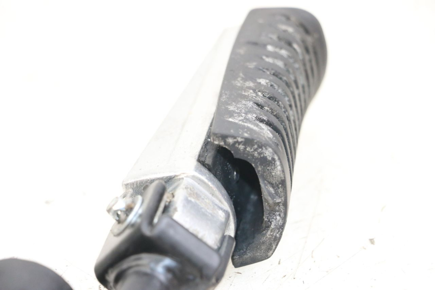 photo de PŁYTKA PODNÓŻKA PRZEDNIA LEWA KYMCO K-PW K-PIPE 50 (2012 - 2017) - Zoom stanu zużycia