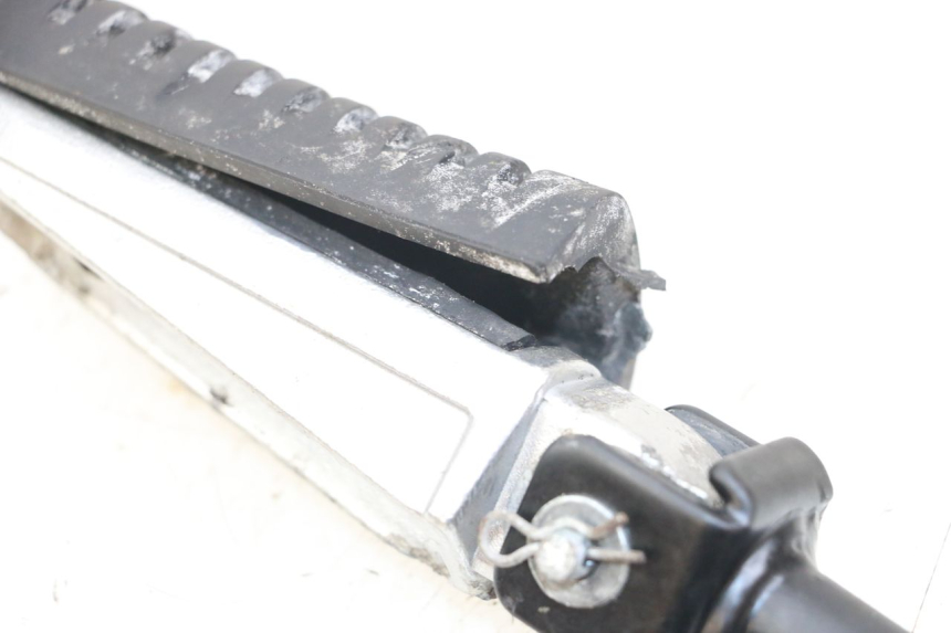 photo de PŁYTKA PODNÓŻKA PRZEDNIA LEWA KYMCO K-PW K-PIPE 50 (2012 - 2017) - Inny kąt widzenia