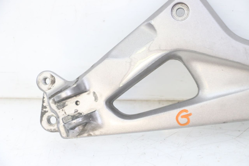 photo de PŁYTKA PODNÓŻKA PRZEDNIA LEWA HONDA NTV DEAUVILLE ABS 700 (2007 - 2016) - Zbliżenie komponentów