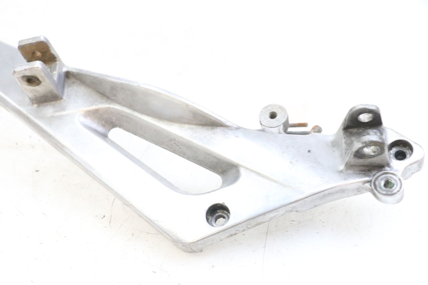 photo de PŁYTKA PODNÓŻKA PRZEDNIA LEWA HONDA NTV DEAUVILLE 650 (1998 - 2001) - Zbliżenie techniczne