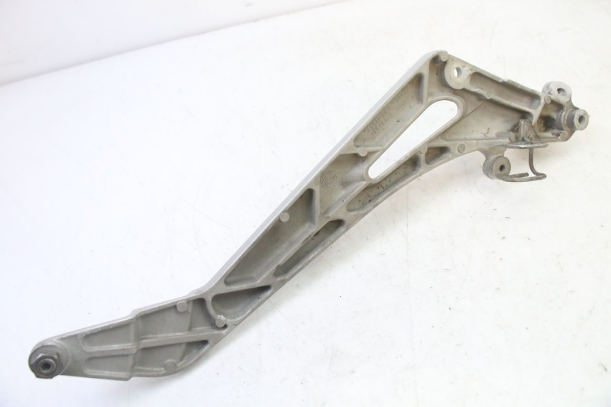 photo de PŁYTKA PODNÓŻKA PRZEDNIA LEWA HONDA NTV DEAUVILLE 650 (2001 - 2006) - Zbliżenie techniczne